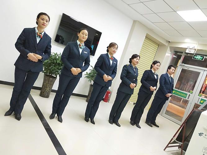 正宁分公司东街营业所开展服务礼仪培训 全面提升公司礼仪服务水平
